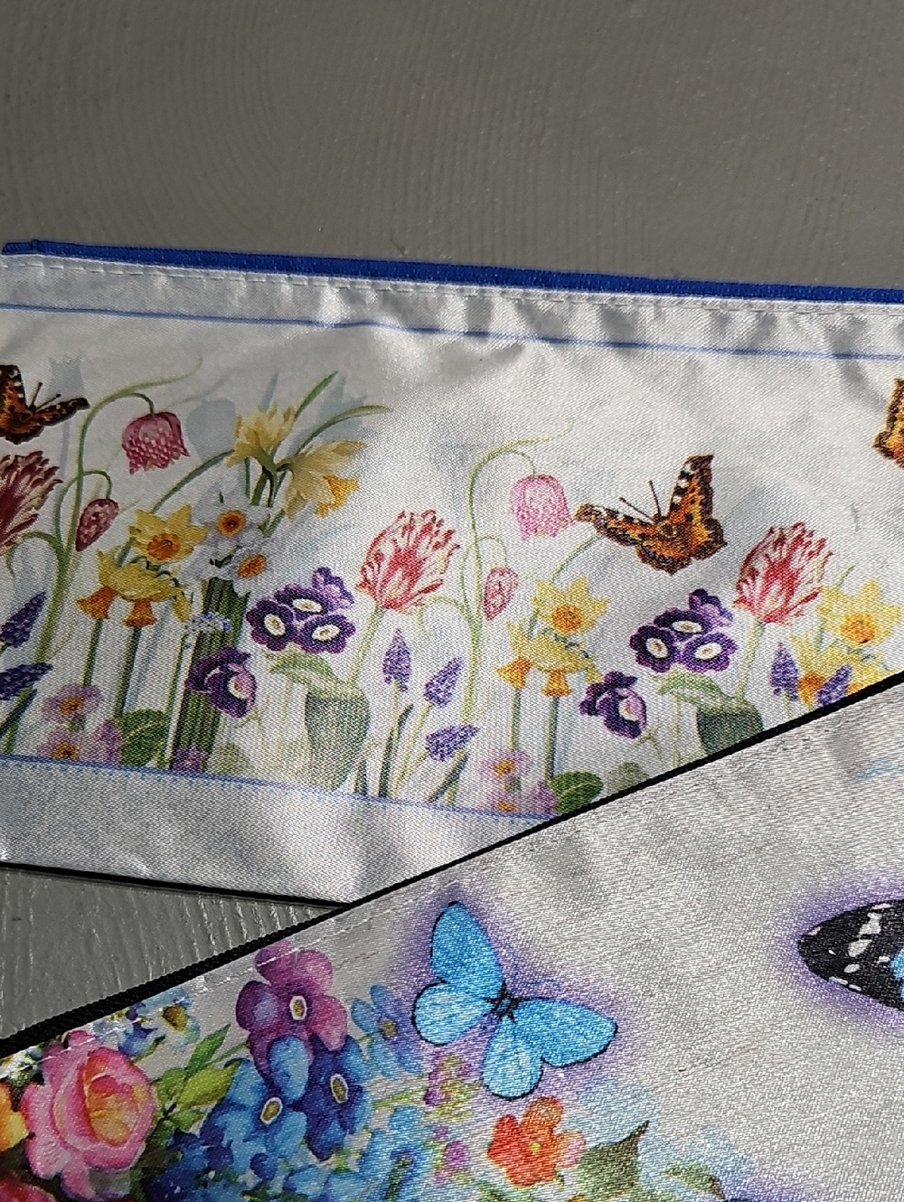 Floral and Butterfly Print Zipper Wristlet Pouches Set Of Two NWOT - Picture 3 of 4